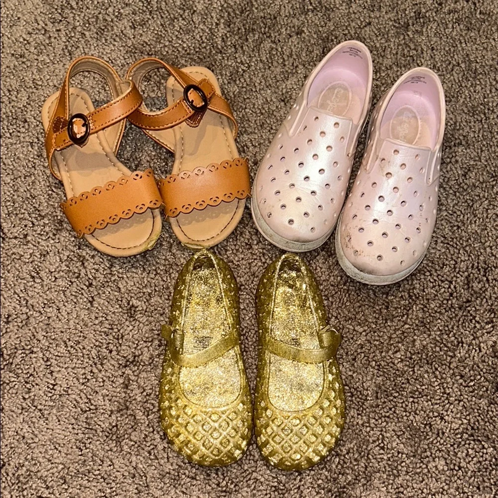 Toddler girls size 7 gold jelly sandals, tan sandals, and slip on shoes bundle
